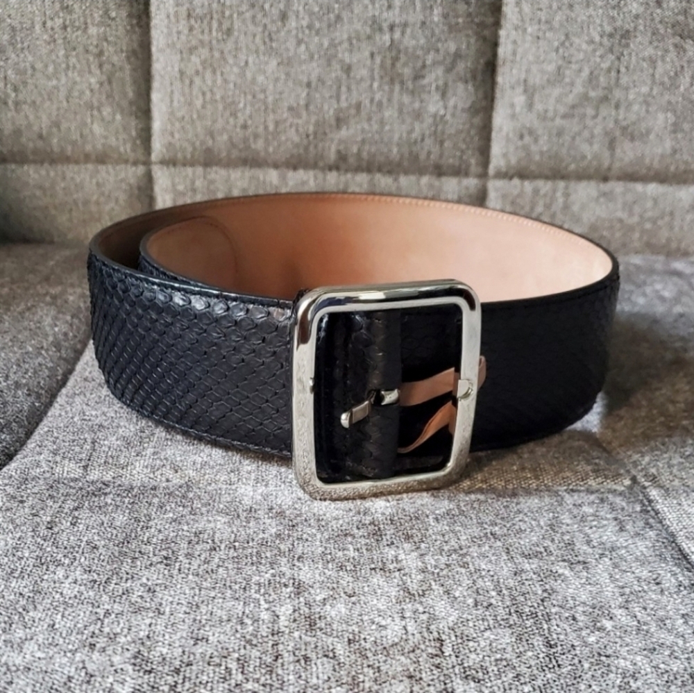 Gucci | Black Leather Belt Silver Tone Buckle Size 65/26